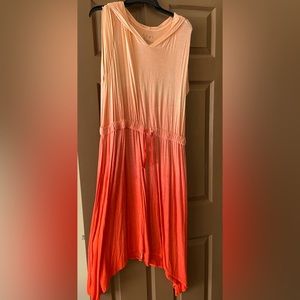 Ombre orange peach size is 18/20. Moving soon please bundle to score big!